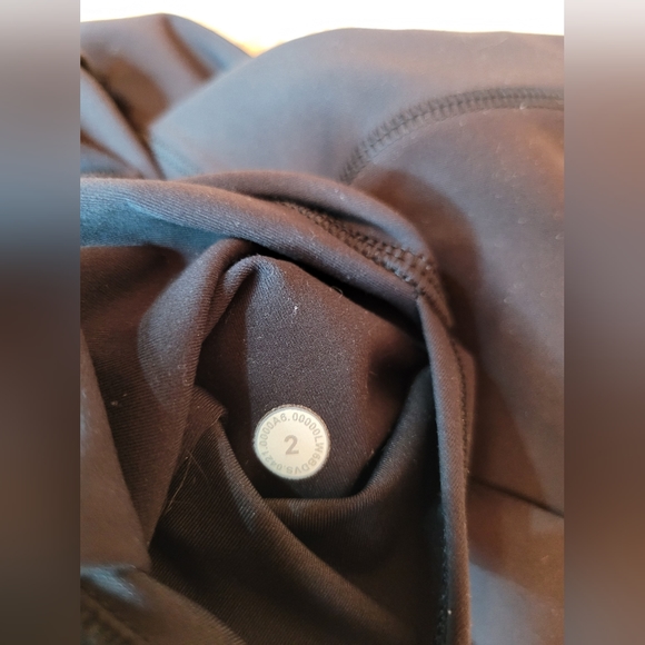 Lululemon Invigorate High-Rise Crop 23"Black Sz 2 - Picture 12 of 13